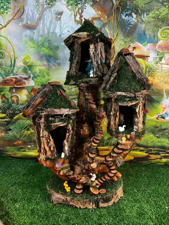 Beautiful Fairy Garden, Large Fairy House